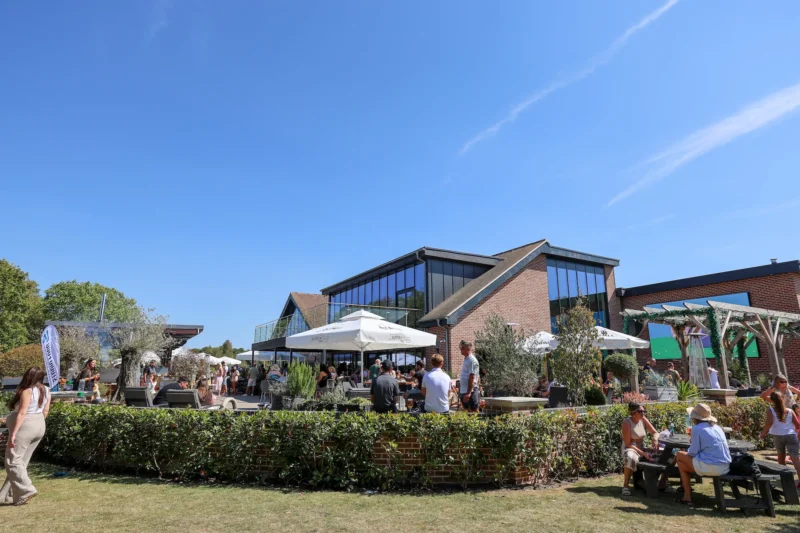 Cambridge Country Club_Terrace4